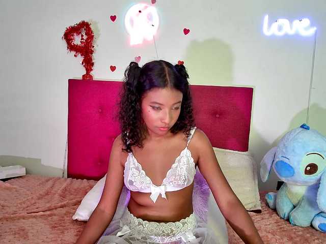 Ellie-Cute7 live webcam show