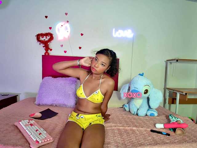 Ellie-Cute7 live cam on BongaCams