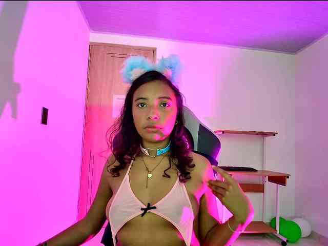 Ellie-Cute7
