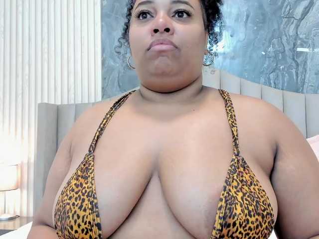 le modèle PhyllisDunbar est en webcam porno dans un show sur le site bongacams, il possède les tags suivants: Ebony,Brunette,Shaved