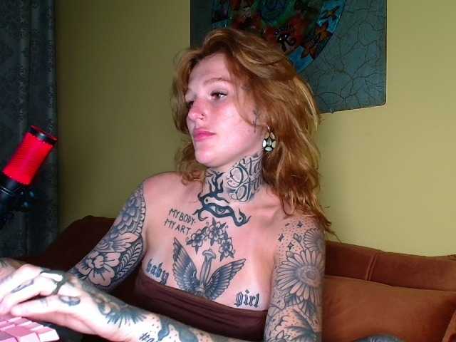 LuaWildolf Live Cam on BongaCams