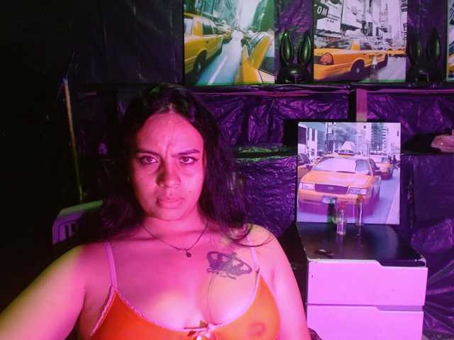 Megan-foxyx1 live cam