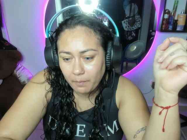 AliceFox-Purple webcam