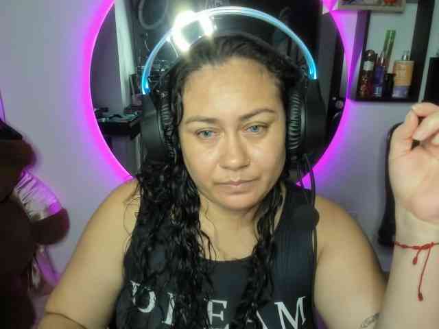 AliceFox-Purple webcam