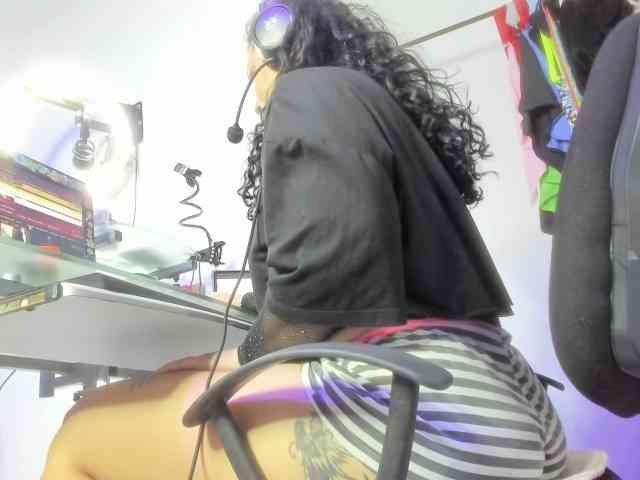 AliceFox-Purple webcam