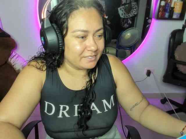 AliceFox-Purple webcam