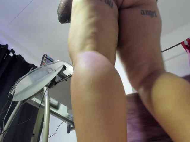 AliceFox-Purple webcam