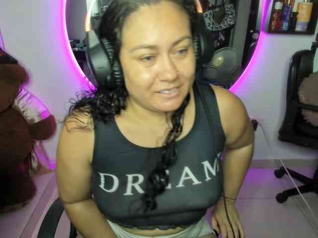 AliceFox-Purple webcam