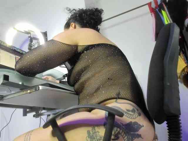 AliceFox-Purple webcam