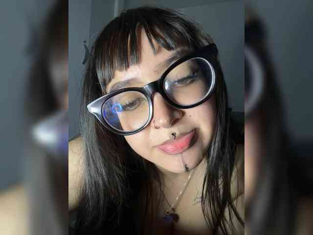 DarkVelvetMuse webcam