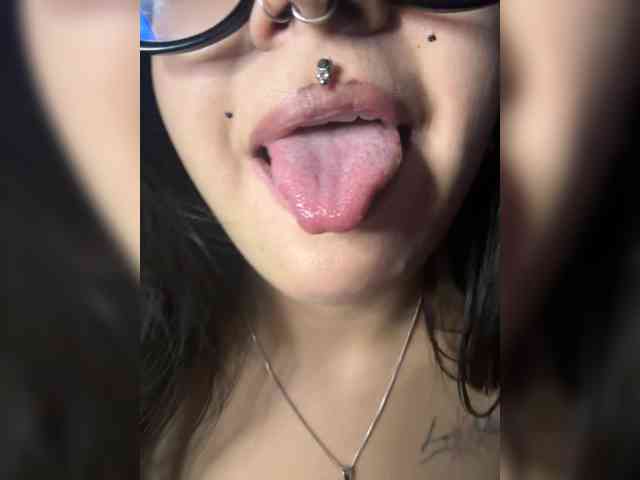 DarkVelvetMuse webcam