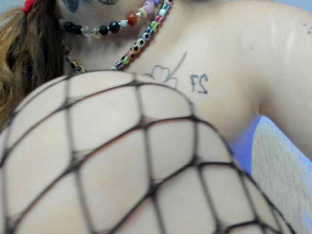 в попе у rosieroberts
