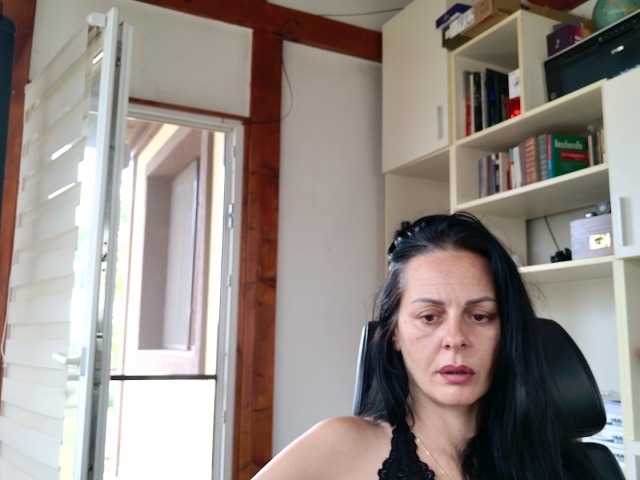MiriamDelyn live cam on BongaCams