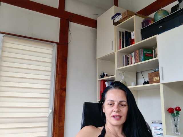 MiriamDelyn live cam on BongaCams