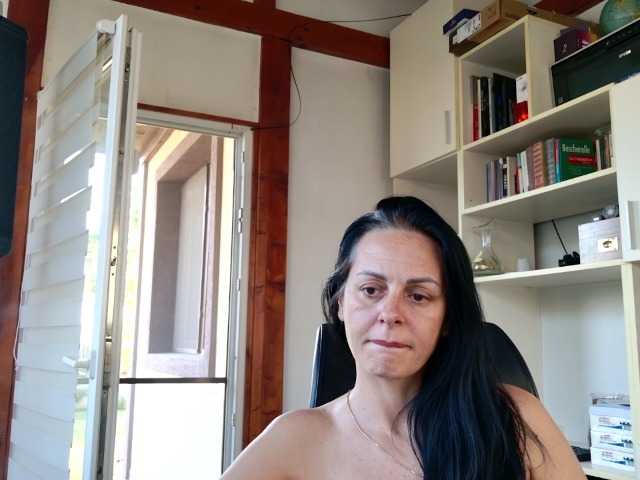 MiriamDelyn live cam on BongaCams