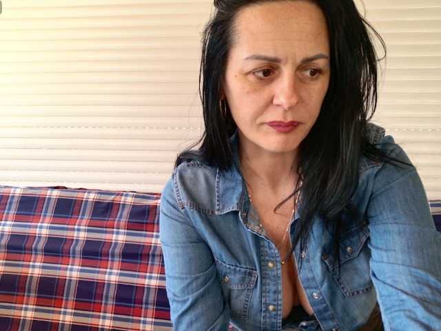 MiriamDelyn's BongaCams show and profile