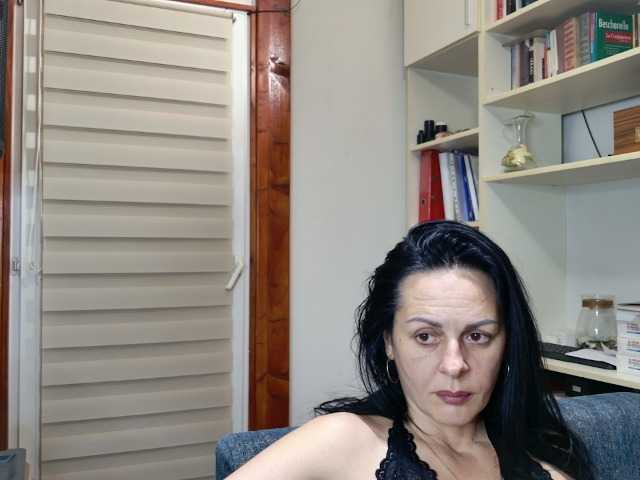 MiriamDelyn's BongaCams show and profile