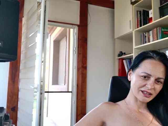 MiriamDelyn webcam