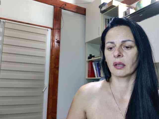 MiriamDelyn webcam