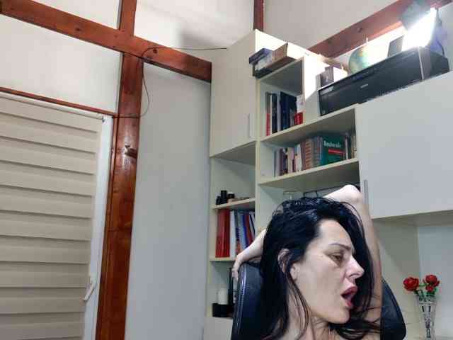 MiriamDelyn webcam