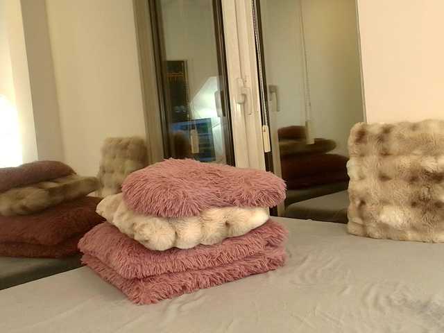 Chat with AngelicFox live cam