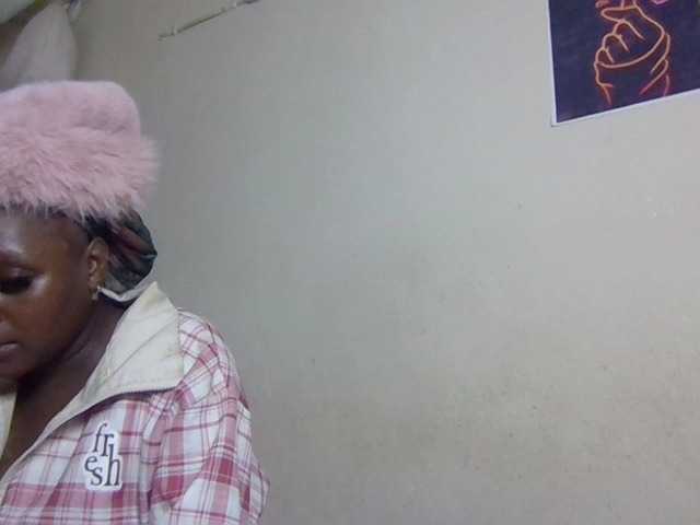 SweetKimmie webcam bongacams model stream image