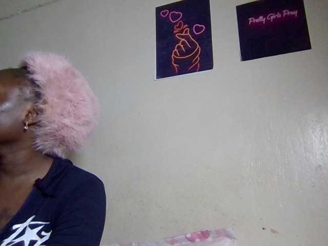 Kimzey live cam on BongaCams