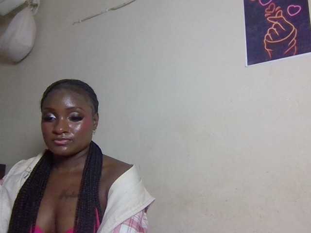 SweetKimmie webcam bongacams model stream image