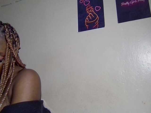 Kimzey live cam on BongaCams