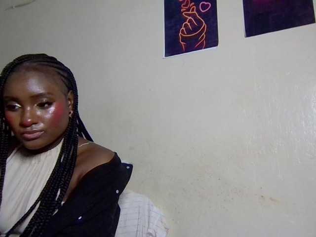 le modèle SweetKimmie est en webcam porno dans un show sur le site bongacams, il possède les tags suivants: Ebony,Brunette,Shaved