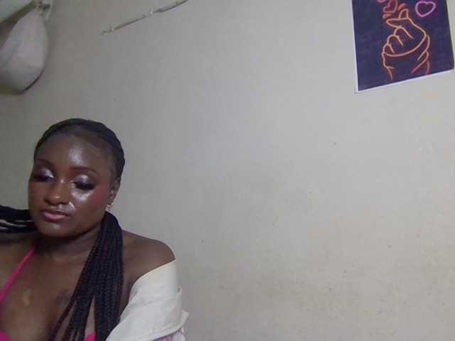 SweetKimmie webcam bongacams model stream image