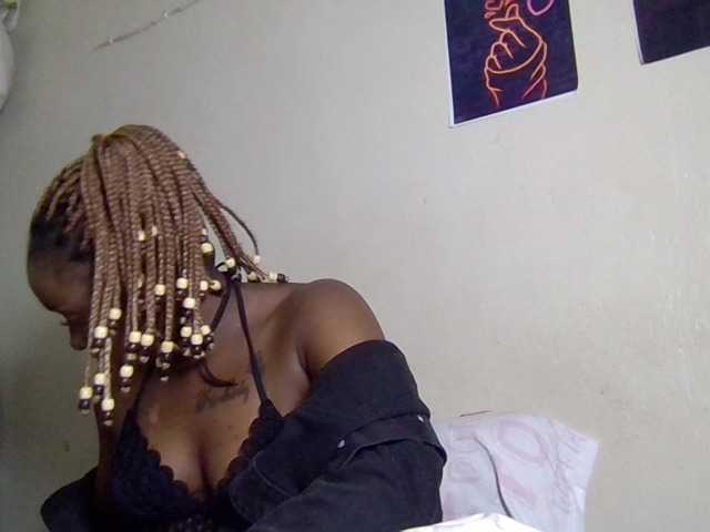 Kimzey live cam on BongaCams