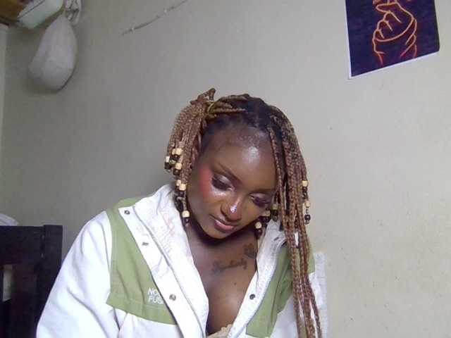 Kimzey live cam on BongaCams