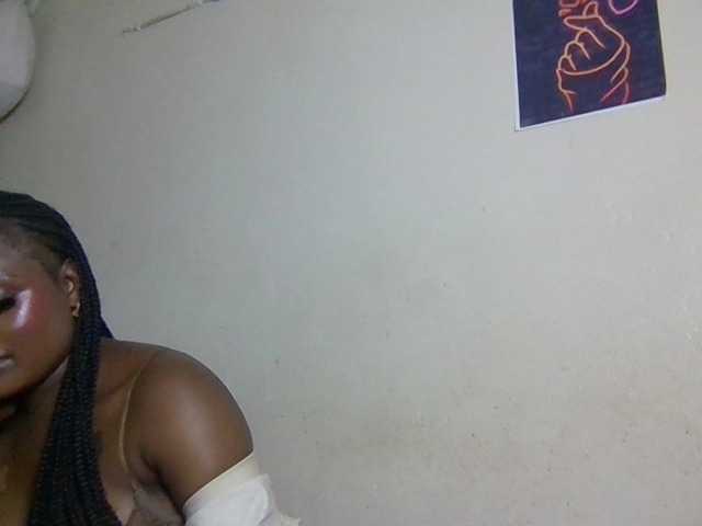 SweetKimmie webcam bongacams model stream image