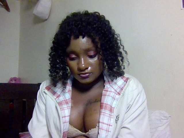 Kimzey live cam on BongaCams