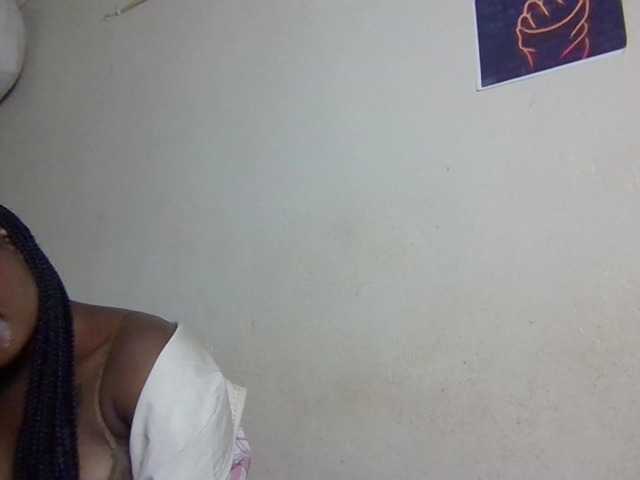 SweetKimmie webcam bongacams model stream image