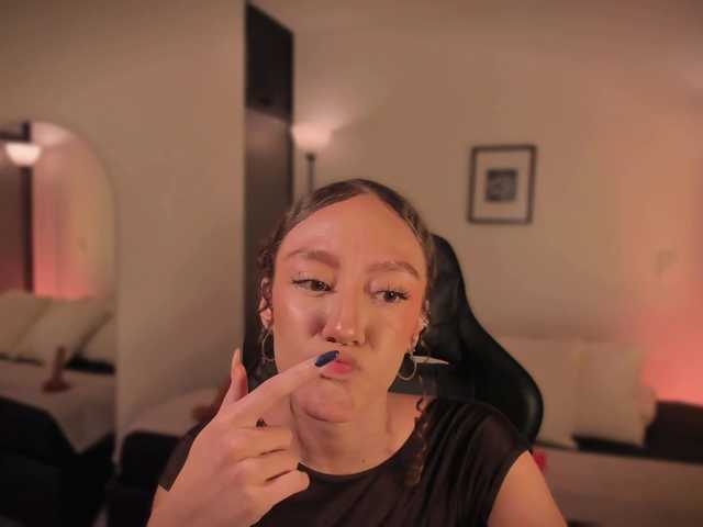 ChloeMoreti live webcam show