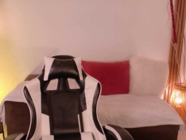 ChloeMoreti live webcam show
