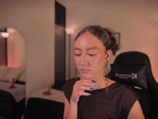 ChloeMoreti live webcam show