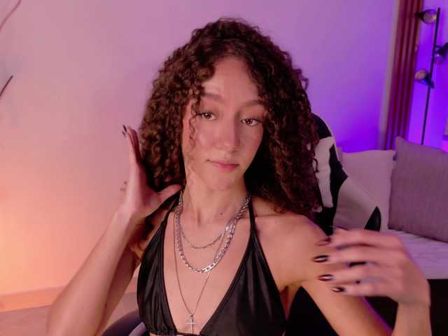 ChloeMoreti's BongaCams show and profile