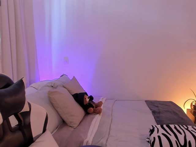 ChloeMoreti live webcam show