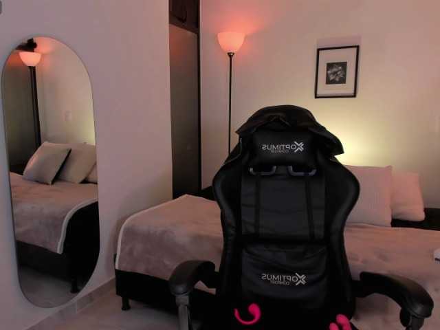 ChloeMoreti live cam on BongaCams