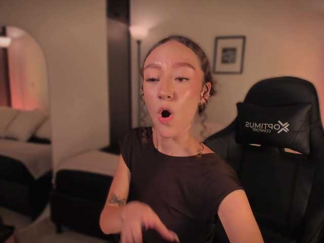 ChloeMoreti live webcam show