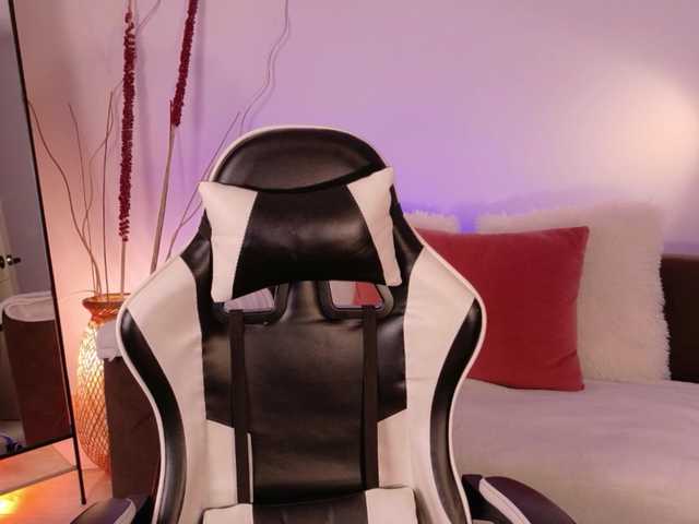 ChloeMoreti live webcam show