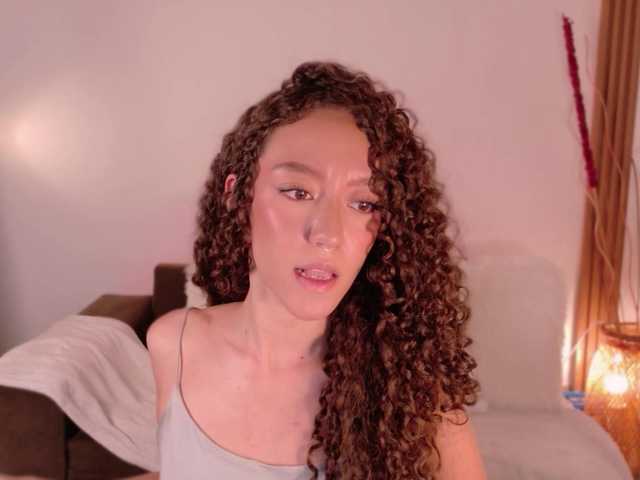 ChloeMoreti live webcam show