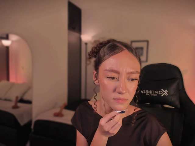 ChloeMoreti live webcam show