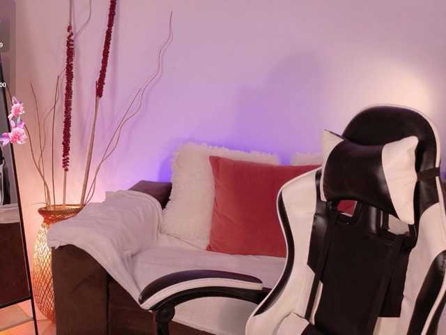 ChloeMoreti live webcam show