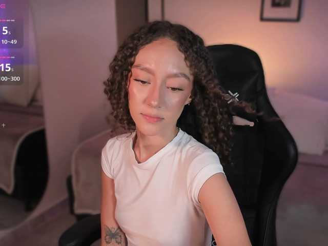 ChloeMoreti live webcam show