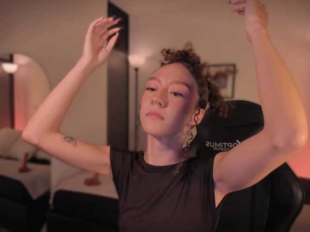 ChloeMoreti live webcam show