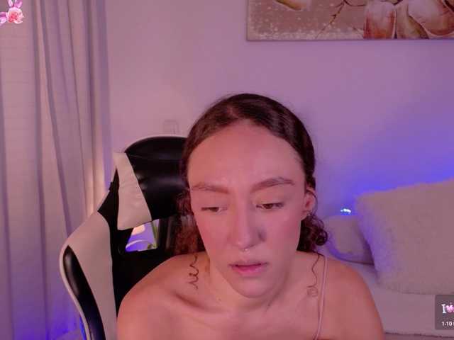 ChloeMoreti live cam on BongaCams